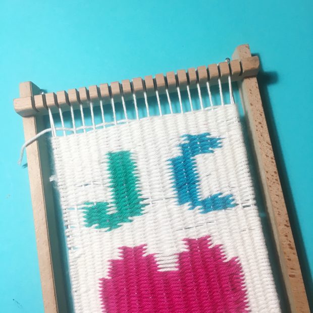 weave a love heart wall hanging free tutorial by christine leech