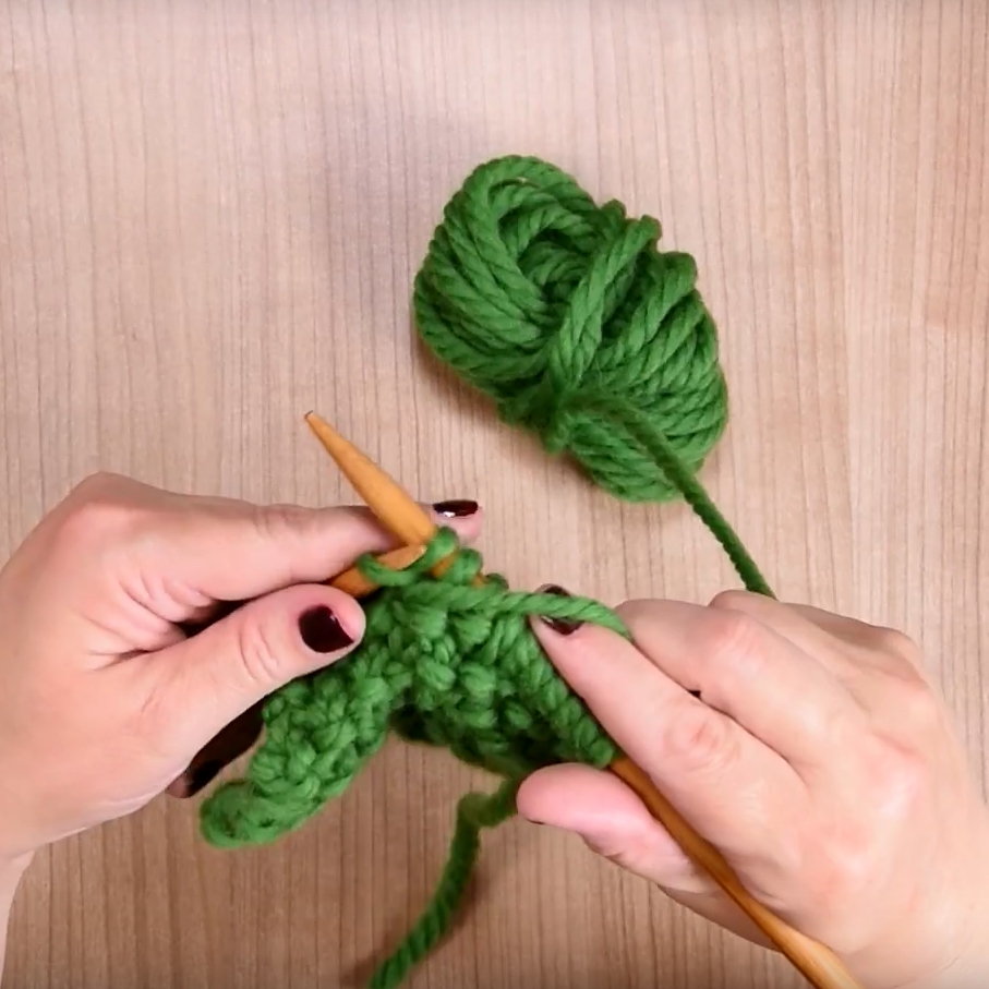 How to knit stitch and knit a row