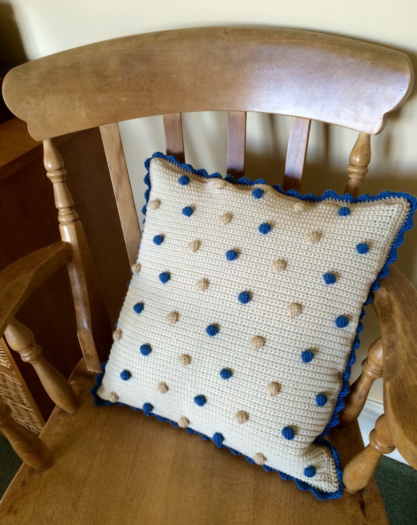 kate eastwood bobble cushion tutorial