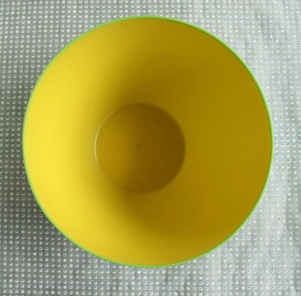 Use warm water to wash knitwear