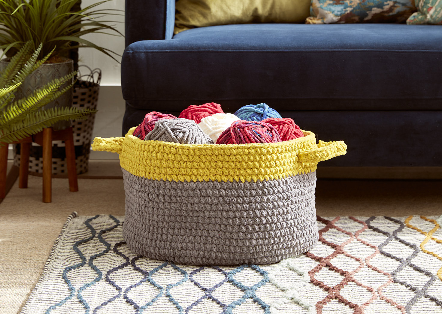 Dip Edge Grey Crochet Basket in Bernat 