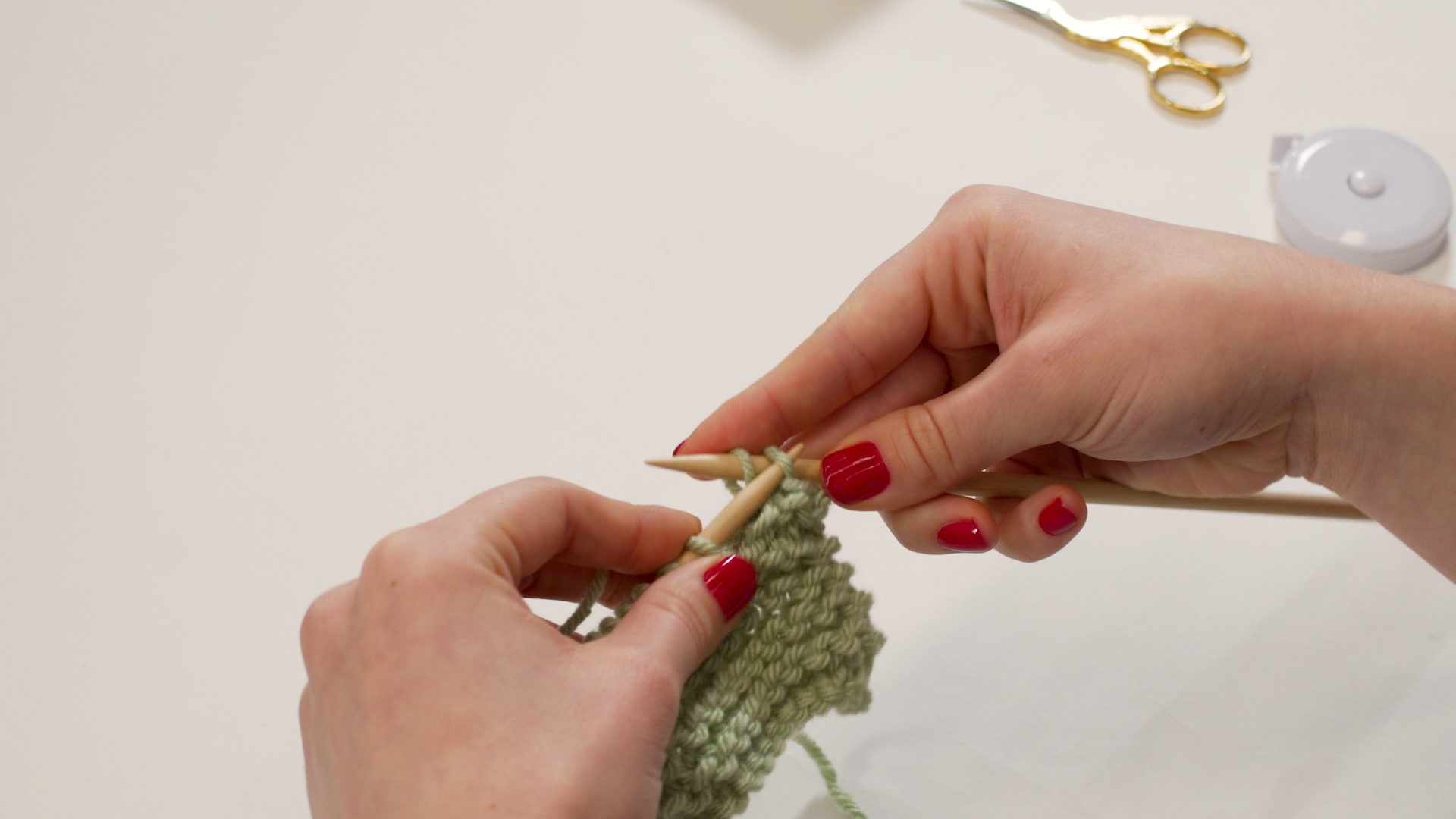 casting off the stitches at the end of the scarf