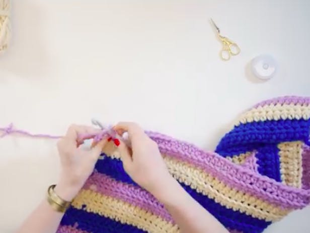How to crochet a blanket