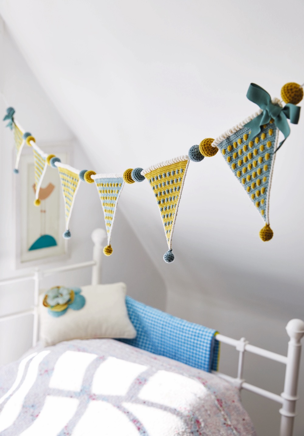 How to crochet Kate Eastwood's FREE bobble wreath!
