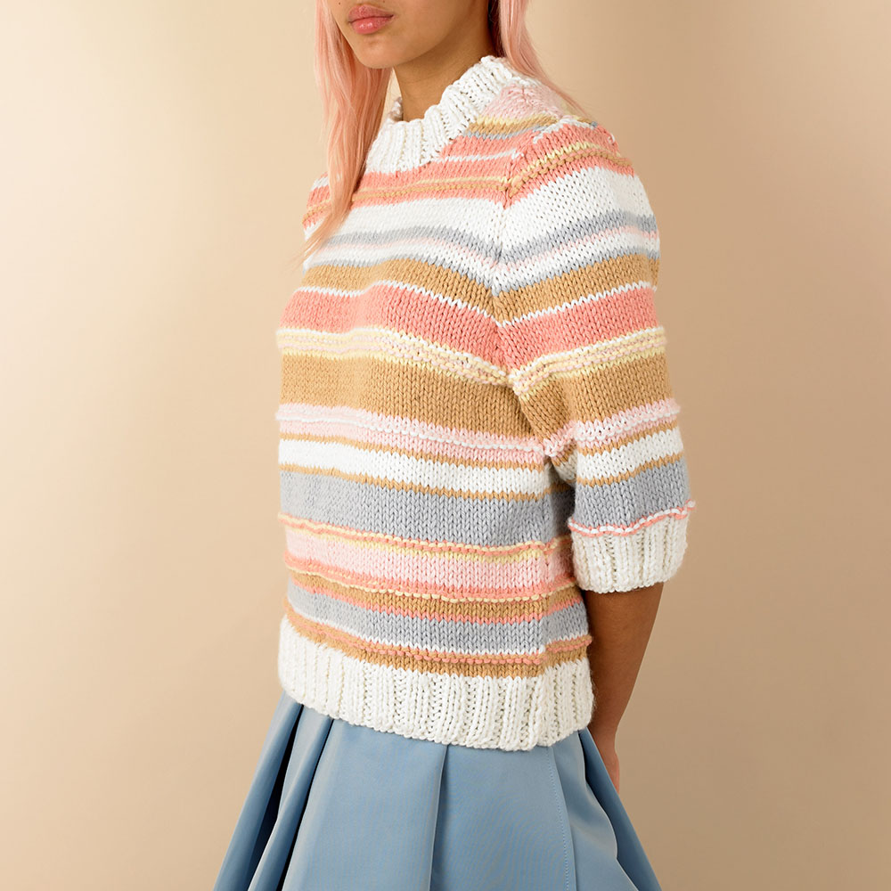 How to knit stripes by carrying yarn