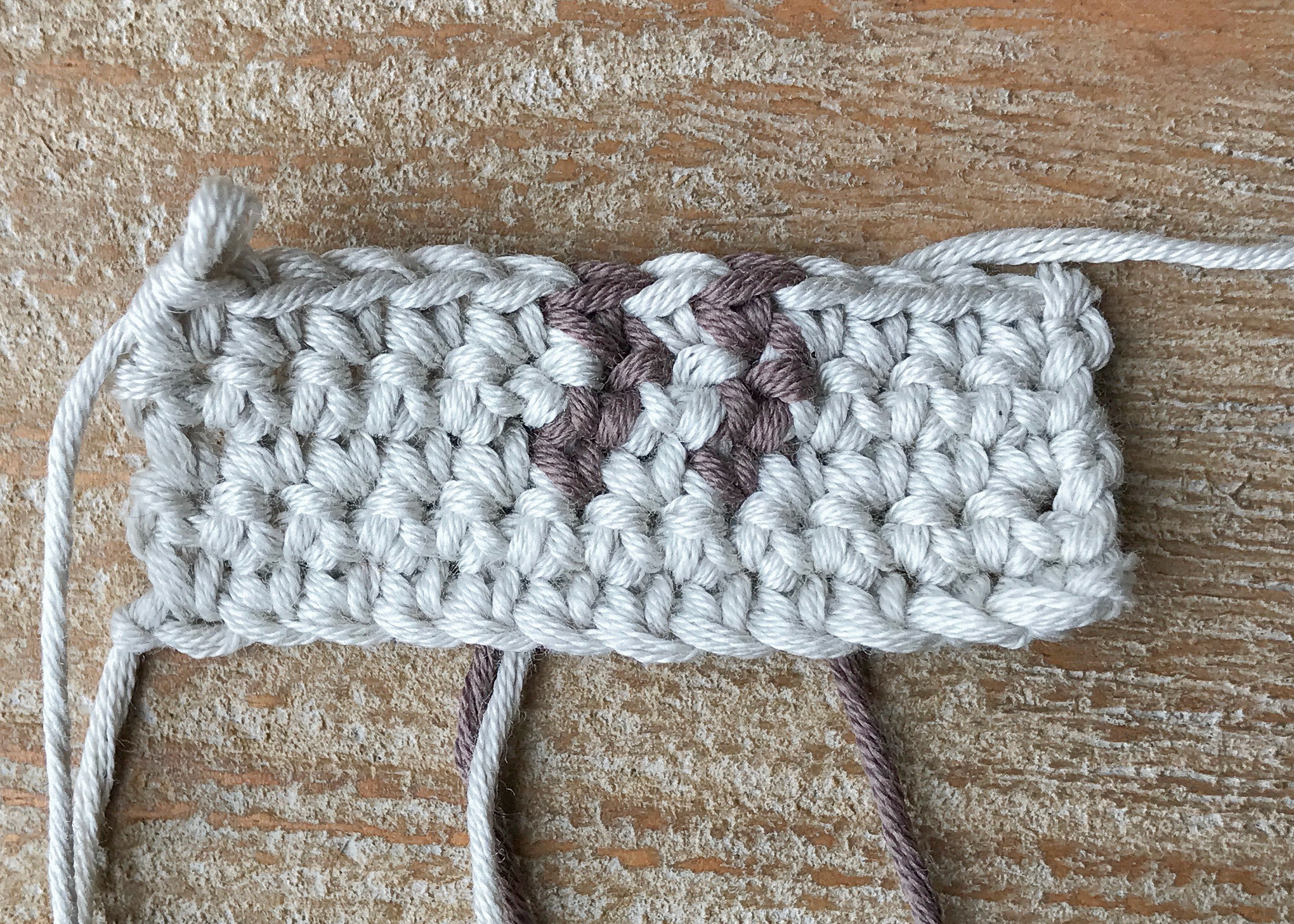 the almond snug crochet chick motif