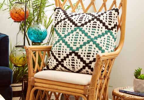 Knit Diamond Mosaic Cushion Cover in Bernat Blanket