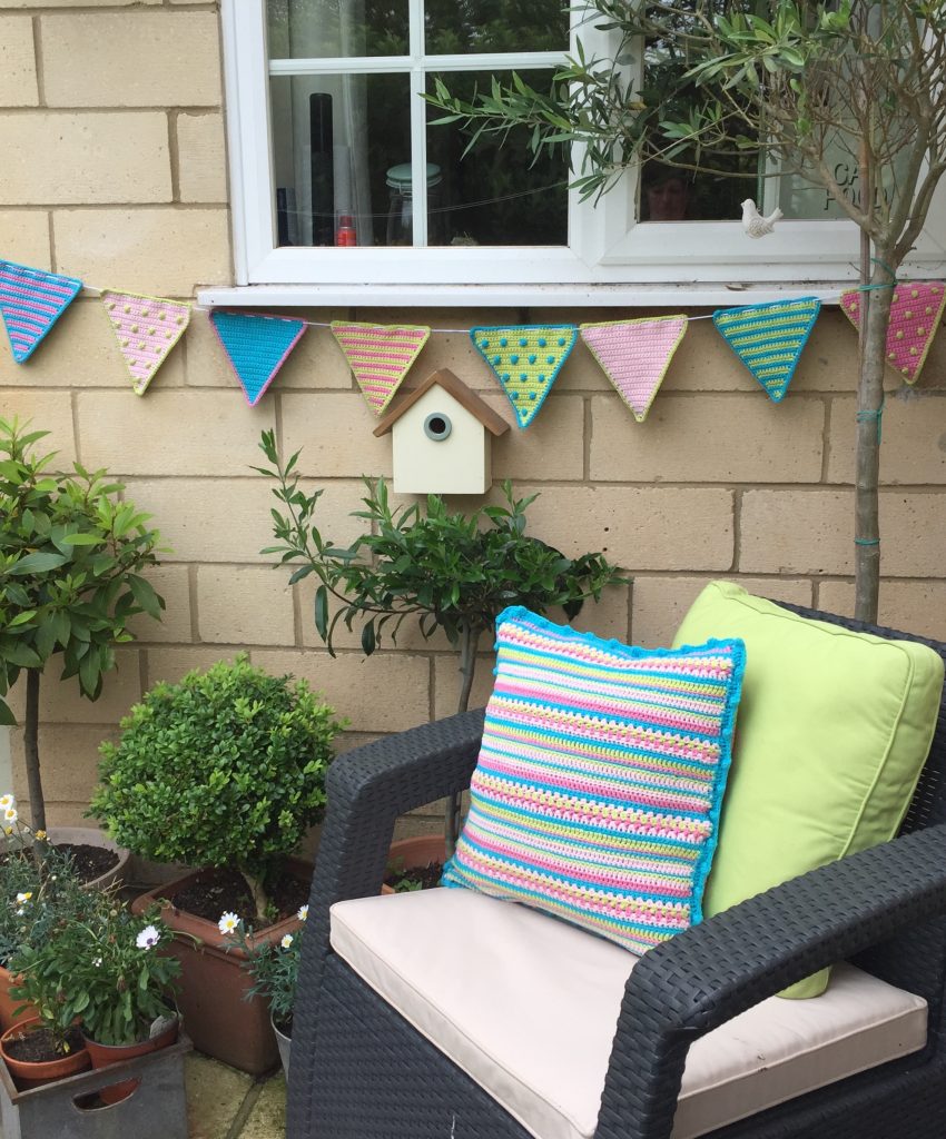 crochet club summer cushion tutorial
