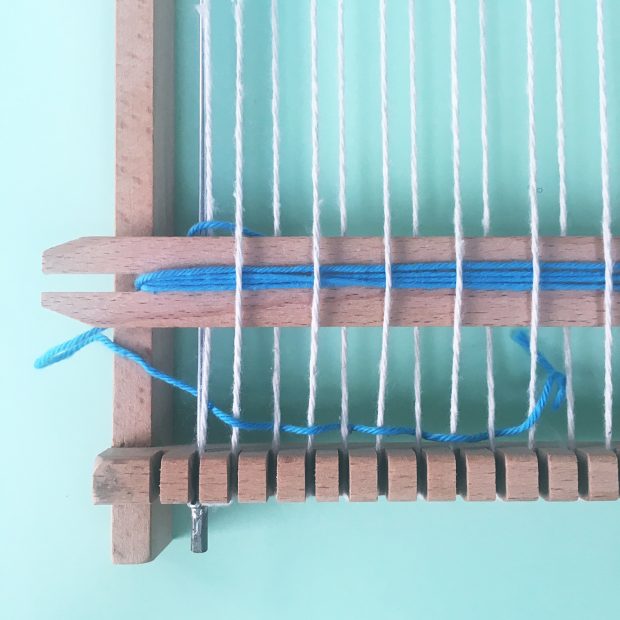 how to weave a wall hanging free tutorial by christine leech