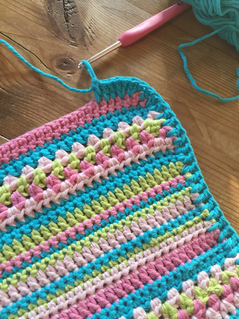 crochet club summer cushion tutorial