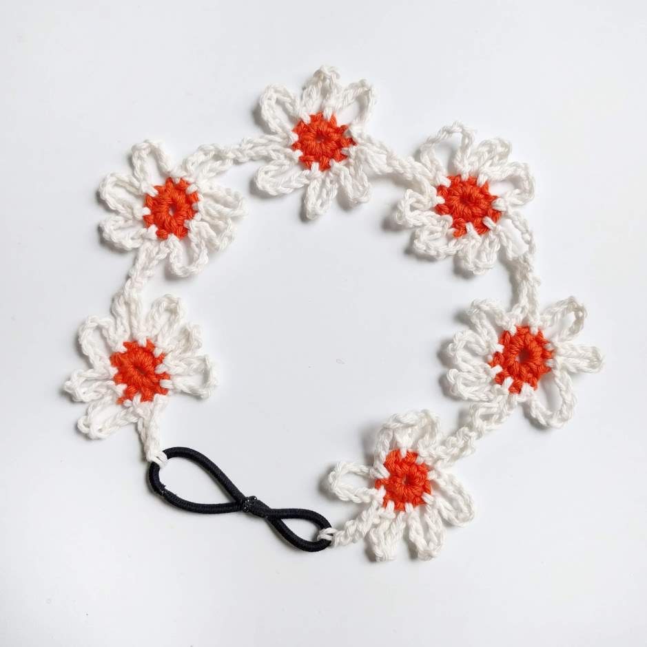 DIY Floral headband by The Queen Stitch