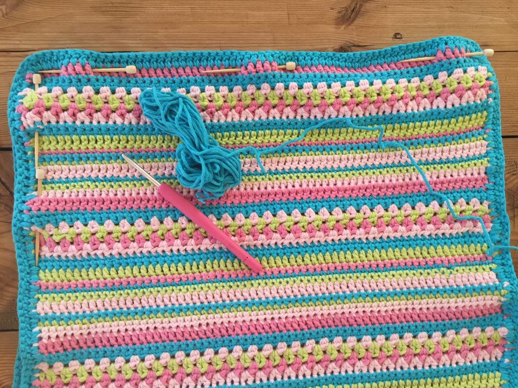 crochet club summer cushion tutorial