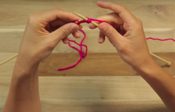 How to knit a row