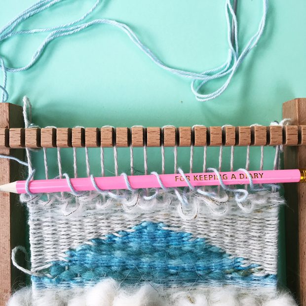 how to weave a wall hanging free tutorial by christine leech