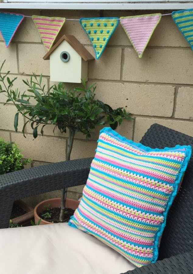 crochet club summer cushion tutorial