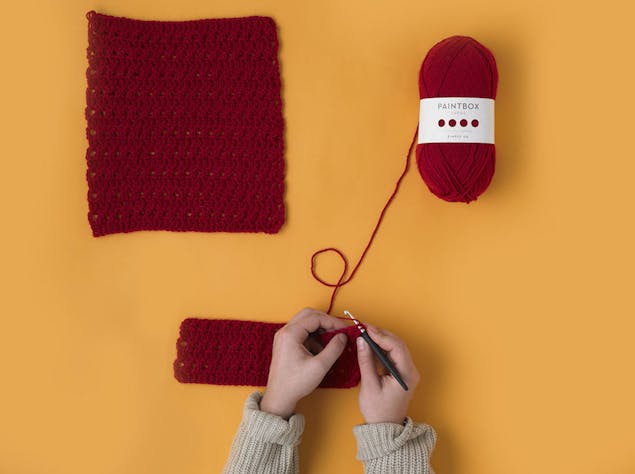 Crochet vs knitting: what is the difference + which is easier?