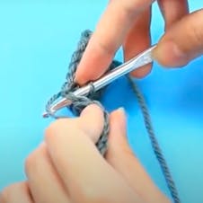 Crochet slip stitch - Step 1 