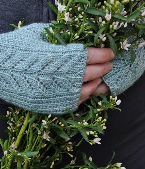 Queen Anne Mitts by Jennifer Chase-Rappaport