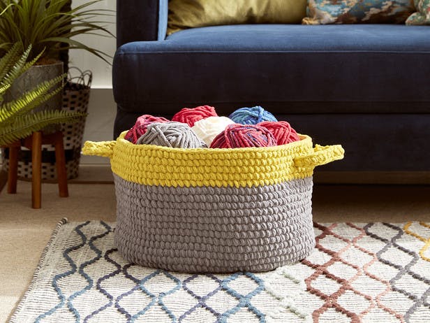 Dip Edge Grey Crochet Basket in Bernat 