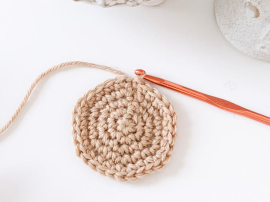How to crochet a flat circle