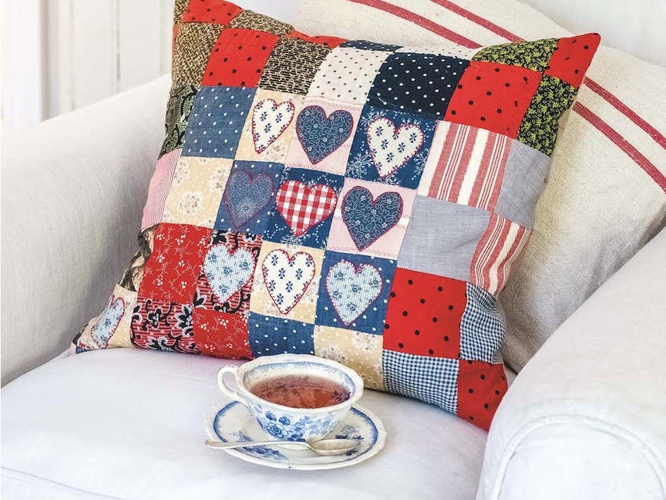 Scandi style heart patchwork pillow - free tutorial!