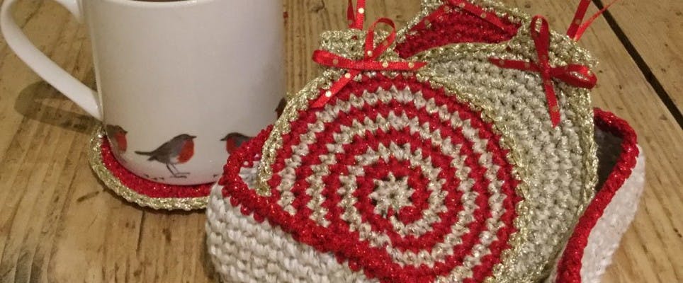 How to crochet a set of cute Christmas bauble coasters