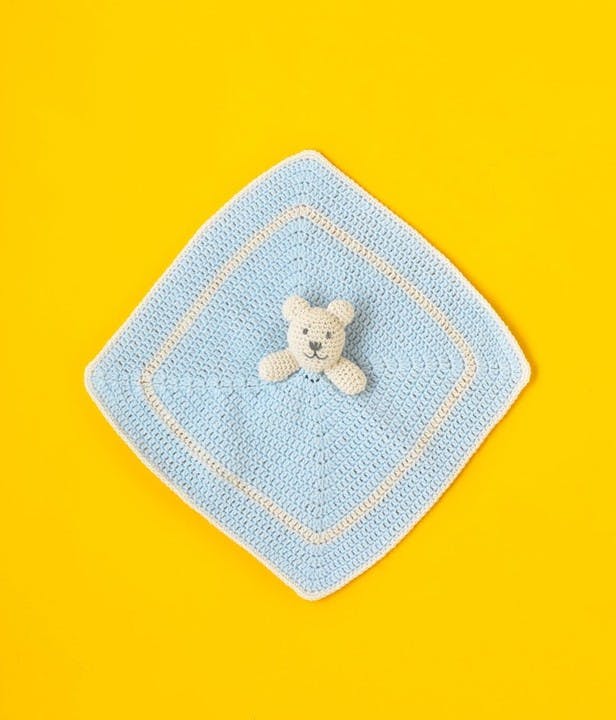 Eine Bärenumarmung aus Baby DK von Paintbox Yarns