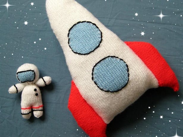 10 Christmas toys to knit & crochet