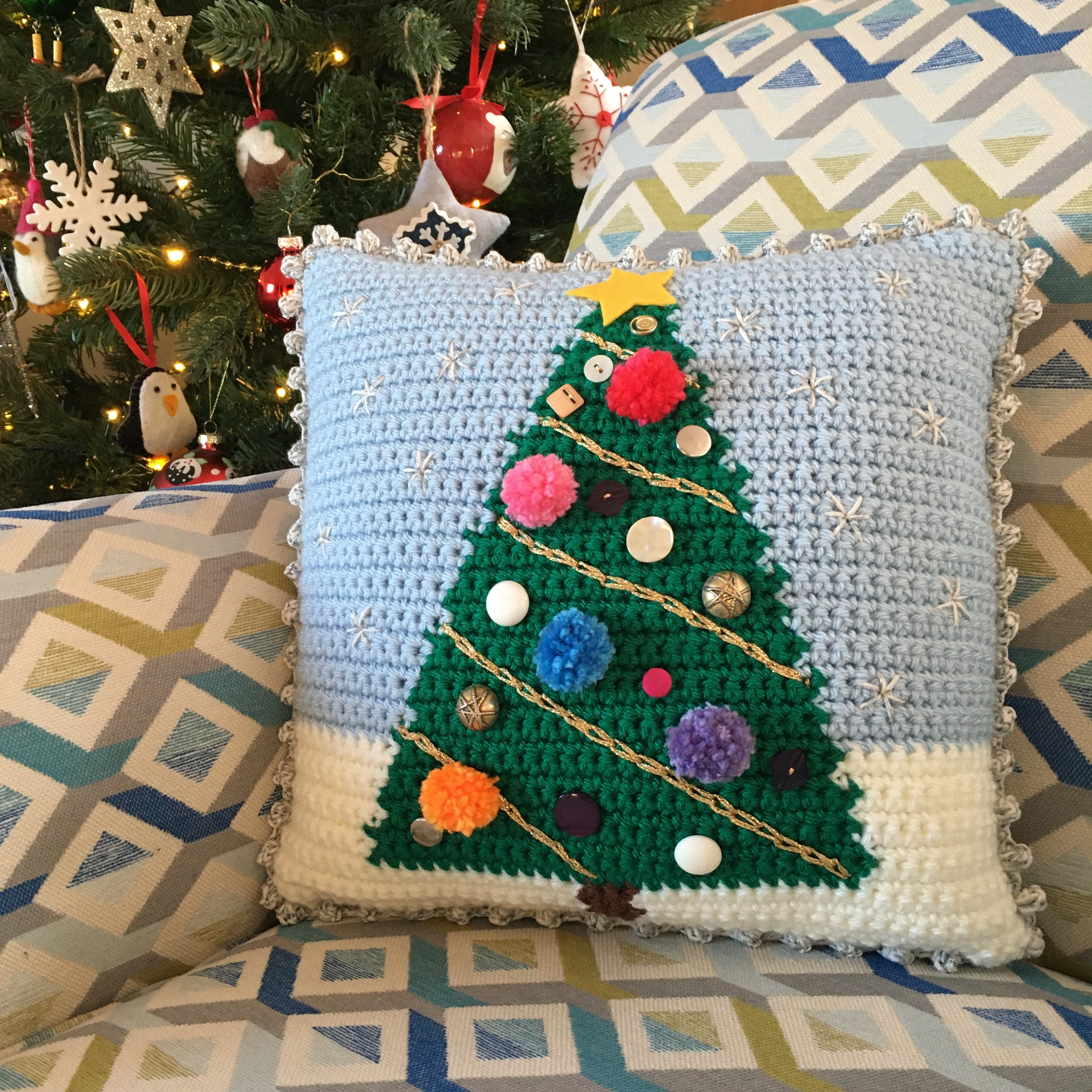 crochet Christmas tree cushion