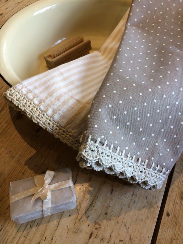 Pretty crochet cloth edging