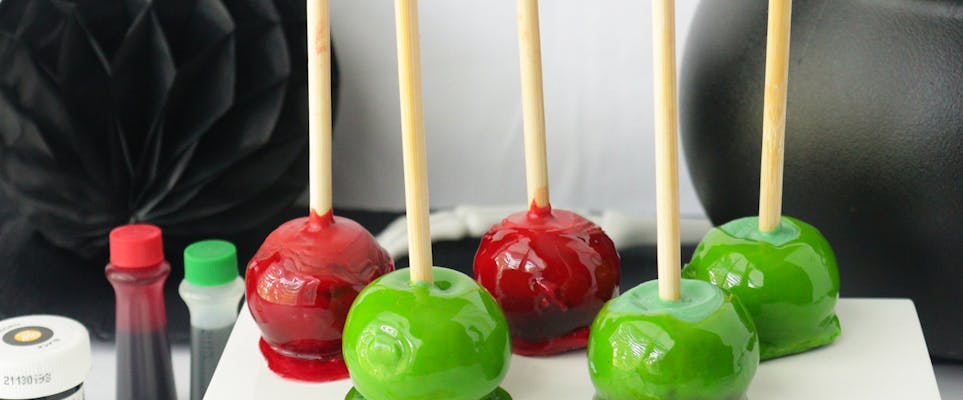 How to make trick or treat toffee apple cake pops for Halloween!
