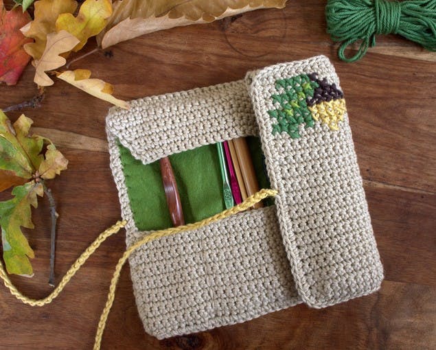 Make a crochet hook case with Anna Nikipirowicz