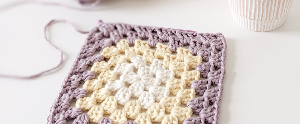 How to crochet a granny square for beginners! 