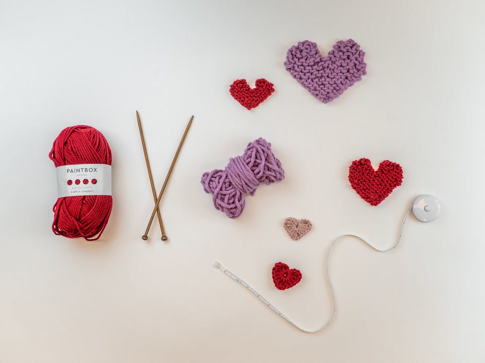 How to knit the fastest heart with leftover stash