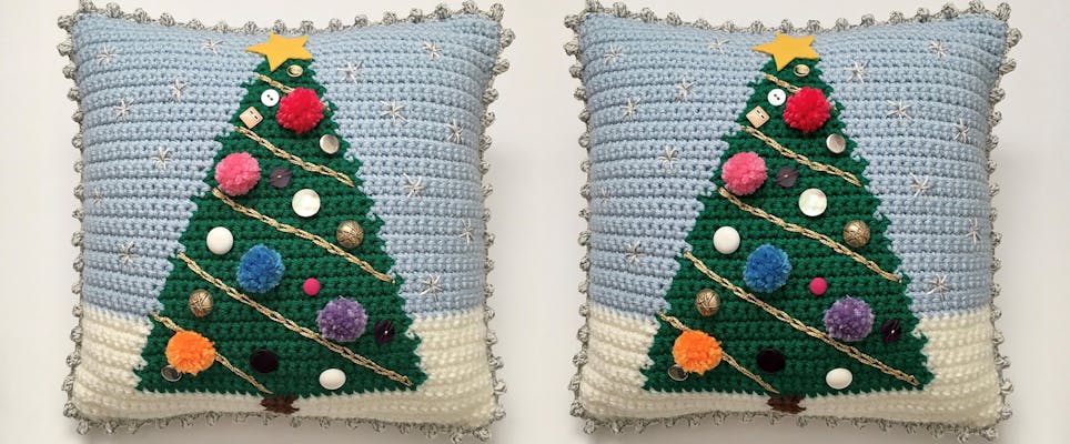 crochet Christmas tree cushion