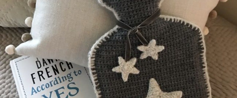Crochet a sparkly stars hot water bottle cover
