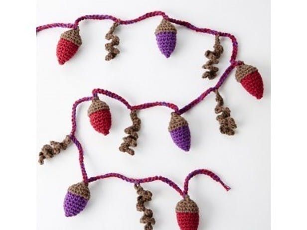 Autumn Acorns Garland in Bernat Handicrafter Cotton Solids - Downloadable PDF