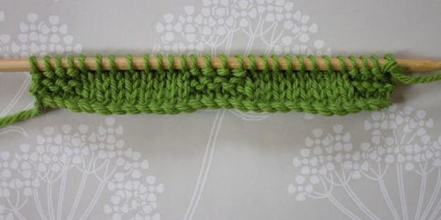 Cable knitting rows 3 and 4