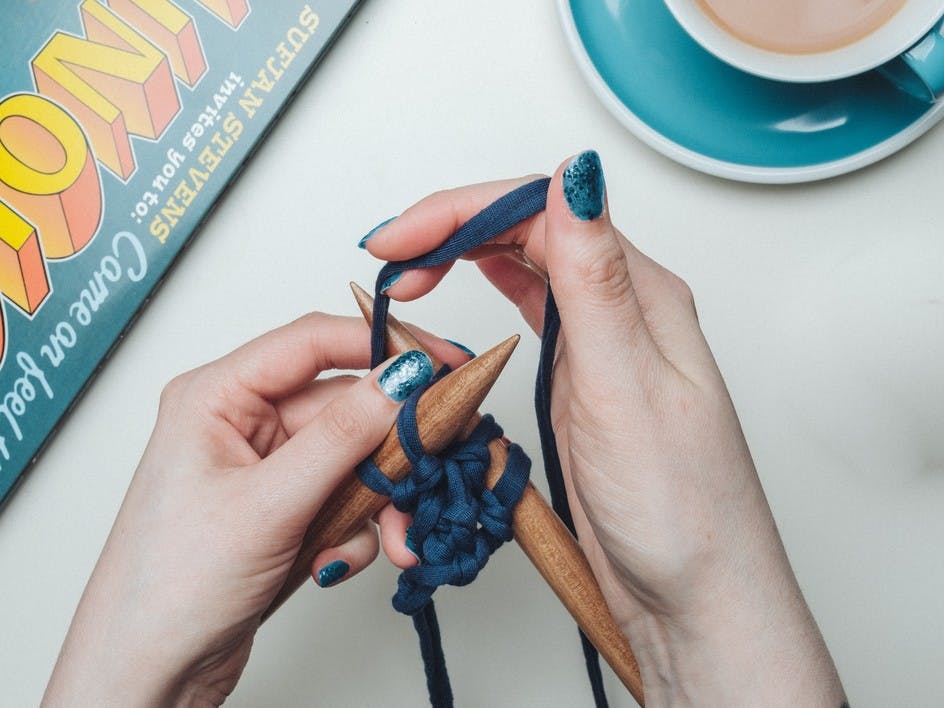 4 ways to pick up a dropped stitch