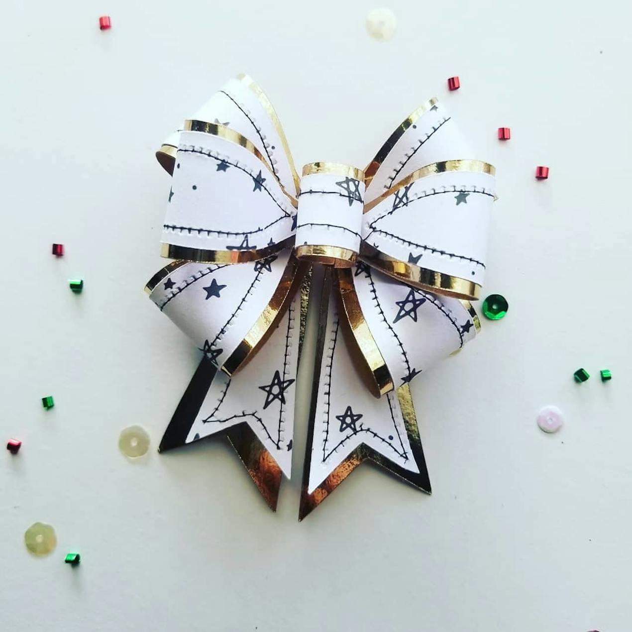 Paper craft Christmas bows by Mommy n Me