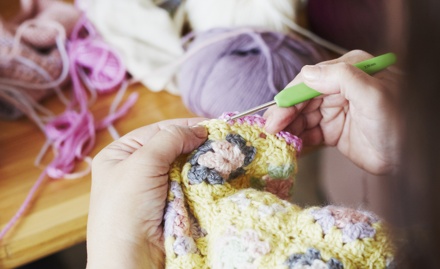 Unsere fantastische Auswahl an Häkelutensilien bietet alles, was Anfänger und Profis benötigen.