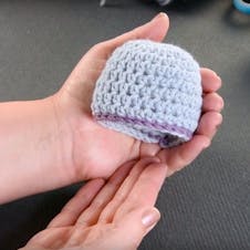 finished preemie hat from tutorial