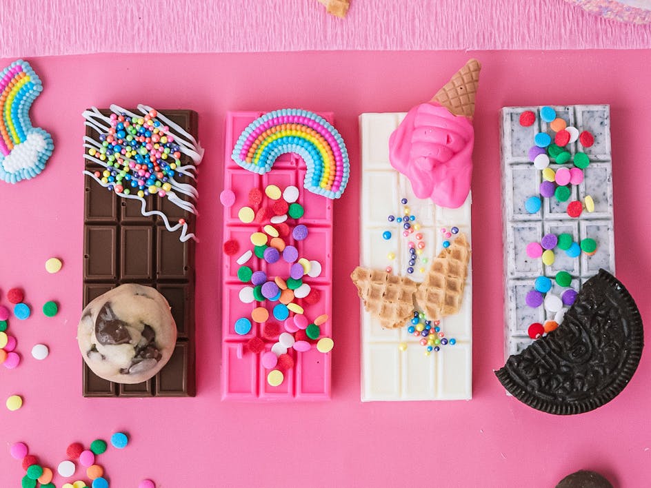 Learn how to make delicious DIY chocolate bars!