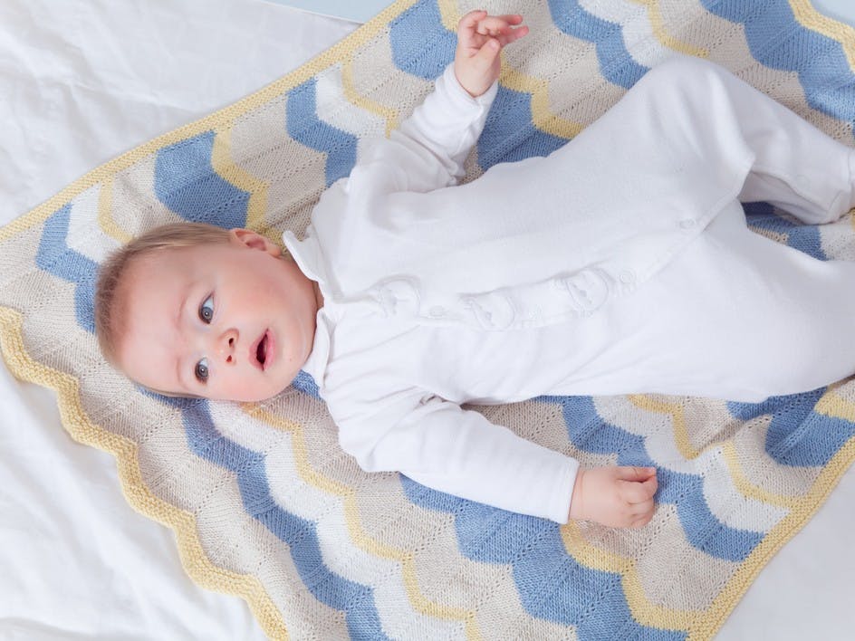 How to choose the right yarn for a baby blanket