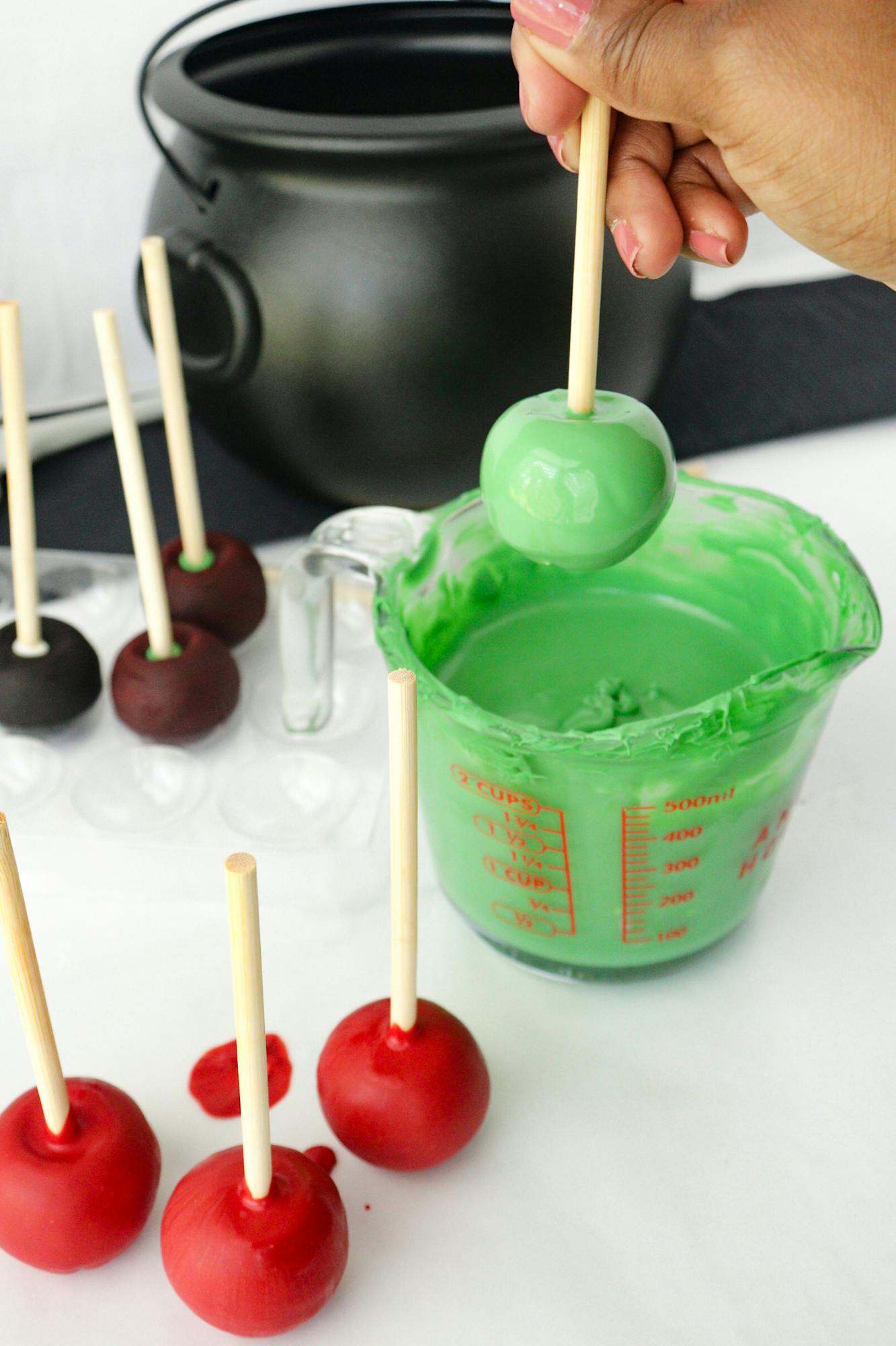 How To Make Candy Apple Cake Pops | LoveCrafts