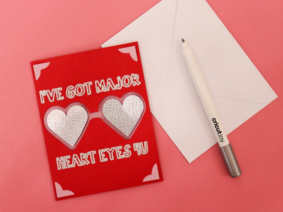 How to make a Valentine's Day card with your Cricut Joy