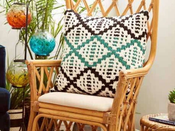 Knit Diamond Mosaic Cushion Cover in Bernat Blanket