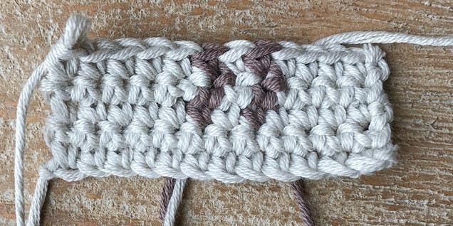 the almond snug crochet chick motif