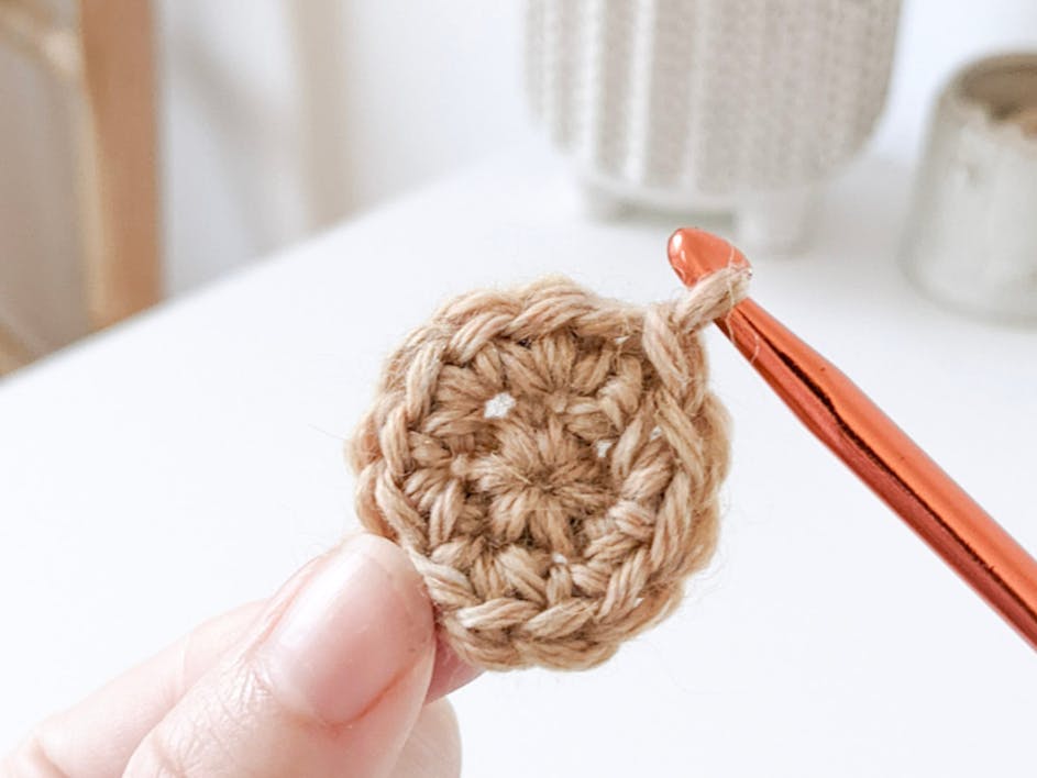 How to crochet in the round