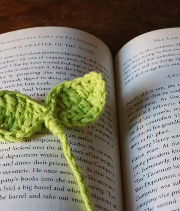 crochet autumn leaf bookmark